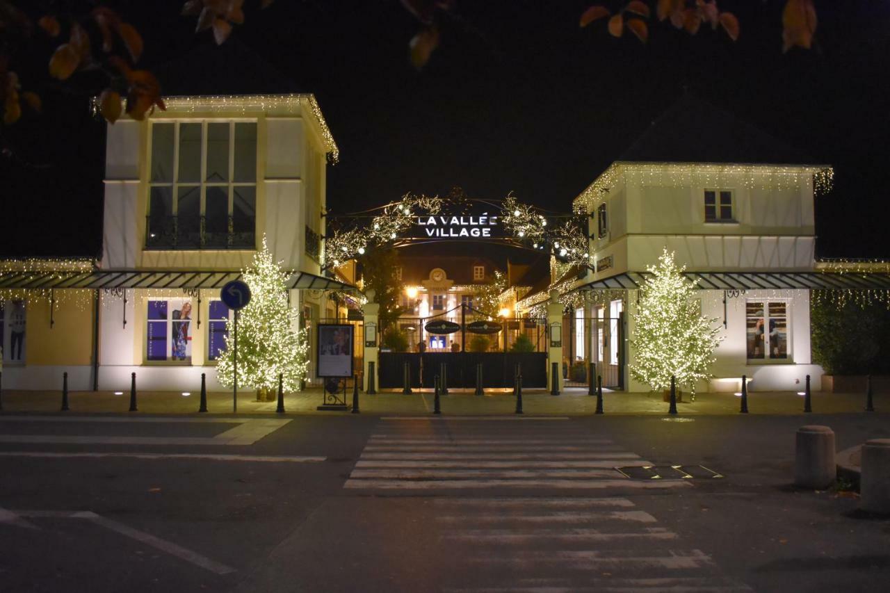 Duplex A 1 Kilometre De Disneyland Paris モンテヴラン エクステリア 写真